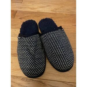 Muk Luks womens sherpa lined slip on comfy chevron patterned slippers size S 8-9